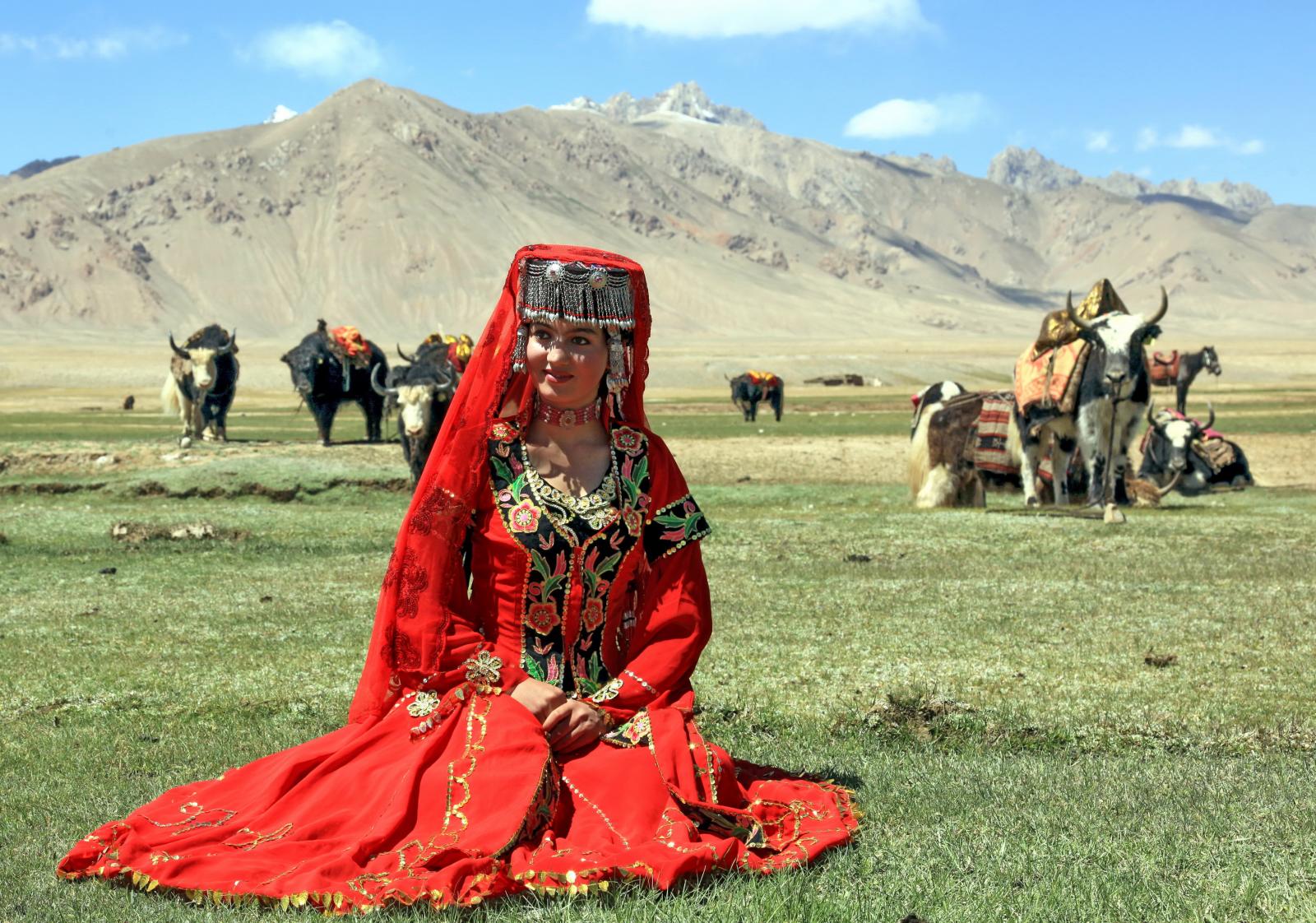 Tajik Bride in Red, khunjerab-pass Pictures, Images of khunjerab-pass