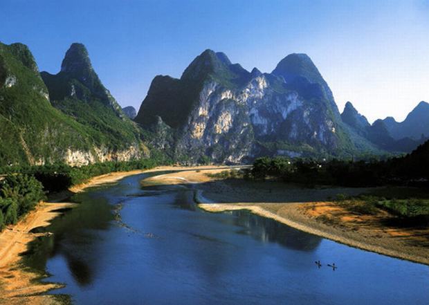 Hiking along Li River