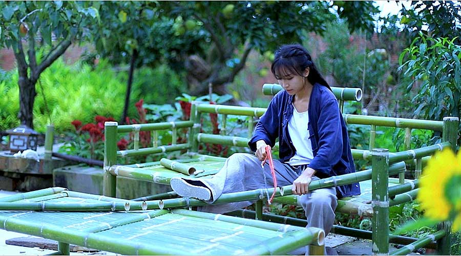 Li Ziqi Start with Filial Piety and Show a Traditional Chinese Rural Life