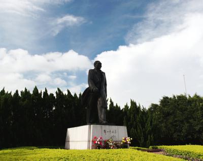 Statue of Deng Xiaoping
