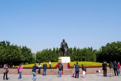 Lianhuashan Park Visitors