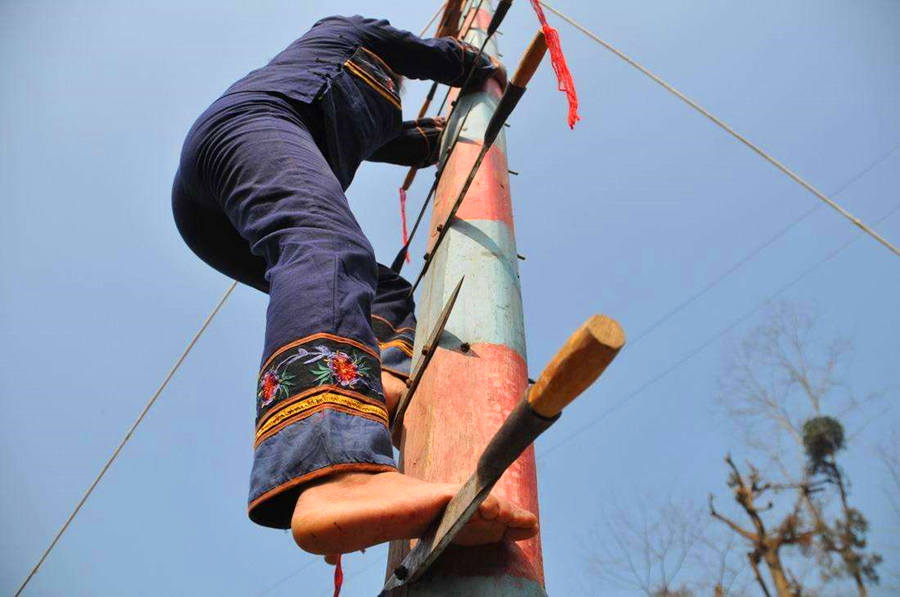 Lisu's Knife-ladder-climbing Festival culture