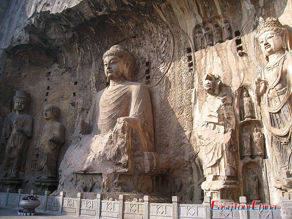 Visit Longment Grottoes in Luoyang with a kung fu tour