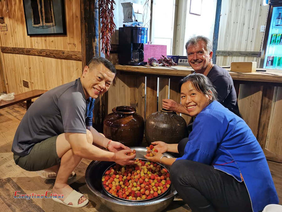 Wash the sour plum to make wine