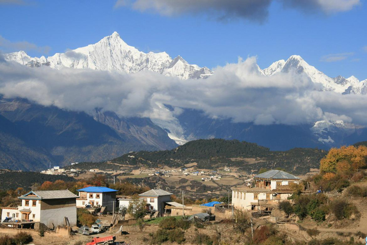 Tibetan Village Mountain Meili Snow Mountain Shangri La Yunnan Attractions Travel Photos Of Meili Snow Mountain Meili Snow Mountain Image Tours Meili Snow Mountain Pictures Easy Tour China