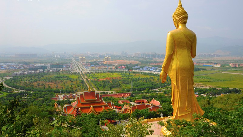 Overlook Mengle Great Buddha Temple, Mengle Buddha Temple Xishuangbanna