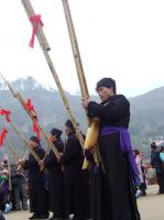 playing lusheng
