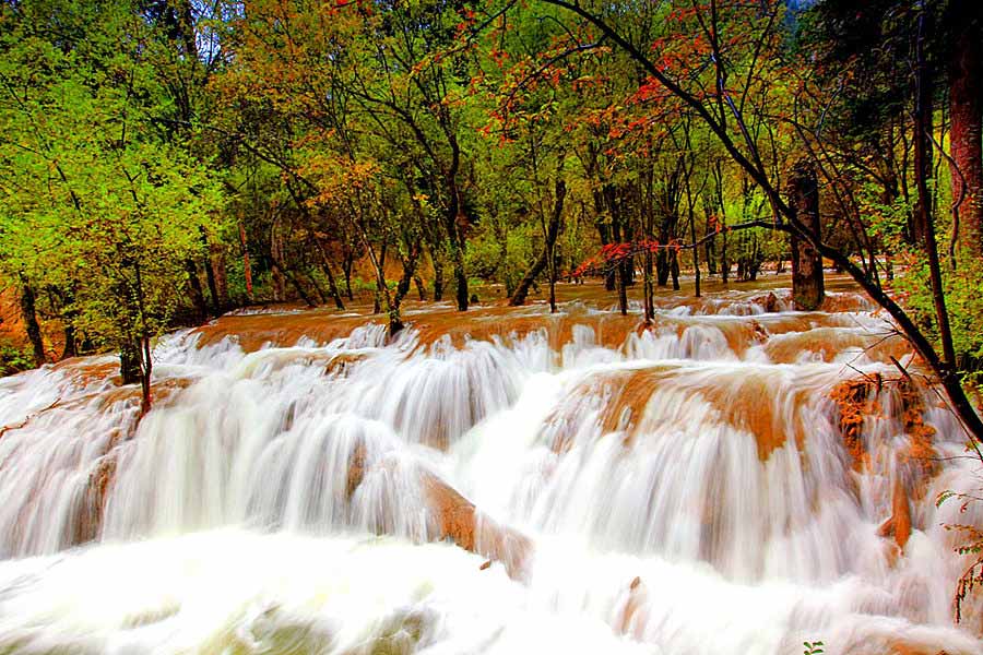 Take in the beautiful scenery of Mounigou Valley