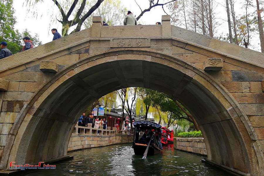 Witness the traditional wedding on water in Nanxun Town