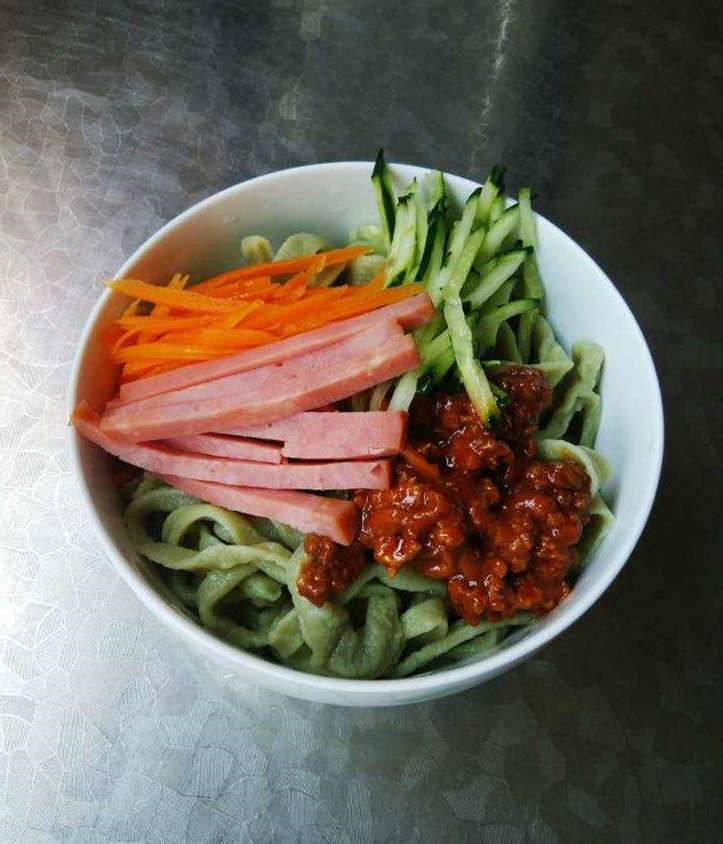 Prepare the ingredients for Noodles with Soybean Paste