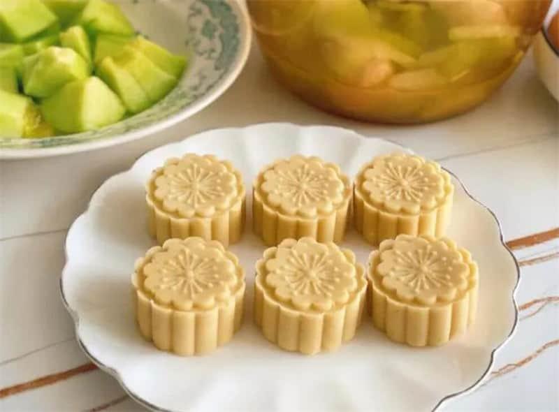 dragon boat festival food - mung bean cake