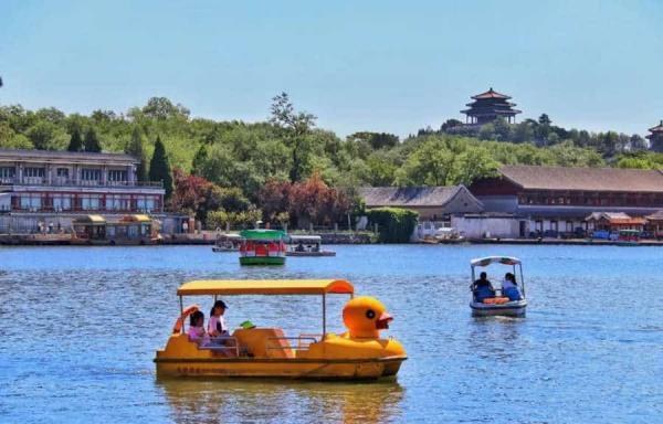 family-friendly activities - Summer Palace boating