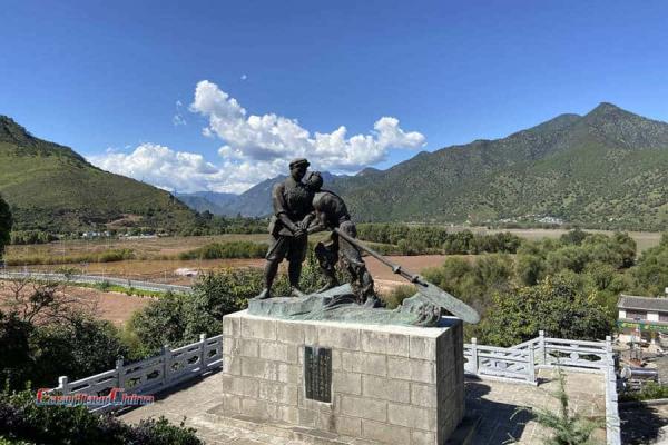 shigu village at the first bend of Yangtze River