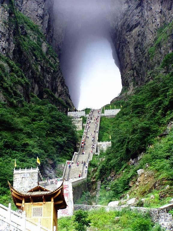 tour to Tianmen Mountain