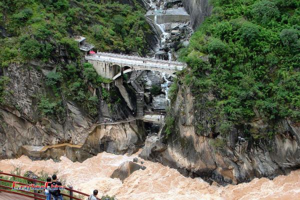 Tiger Leaping Gorge bridge