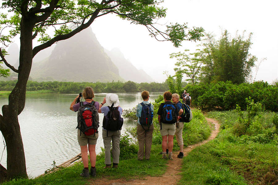 Yulong River walking