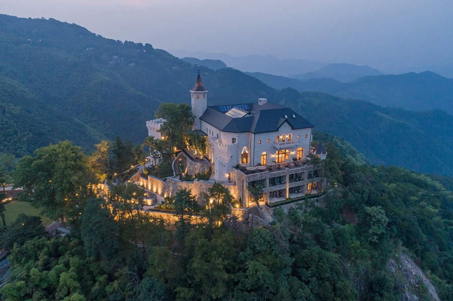 Mogansha Mountain Castle Resort