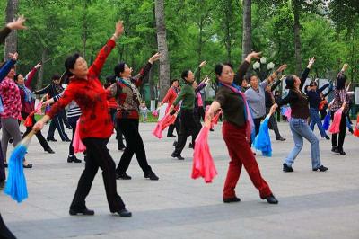 senior enjoy square dance after retirement in China