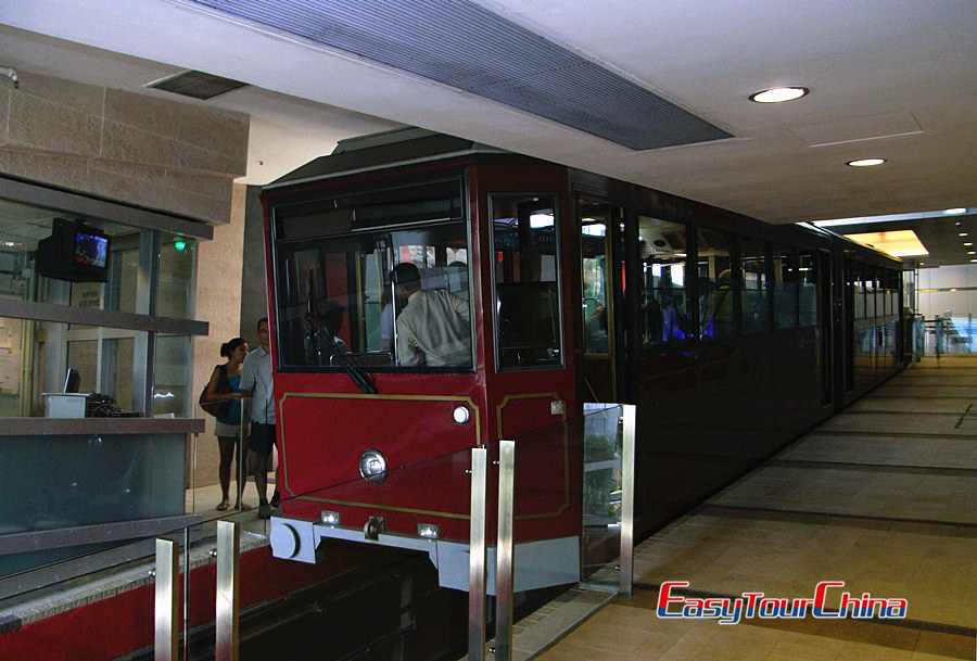 Cable Car to Victoria Peak in Hong Kong, Hong Kong Tour, Travel to Hong