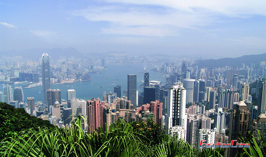 Stand on the Victoria Peak to overlook the urban landscape of Hong Kong