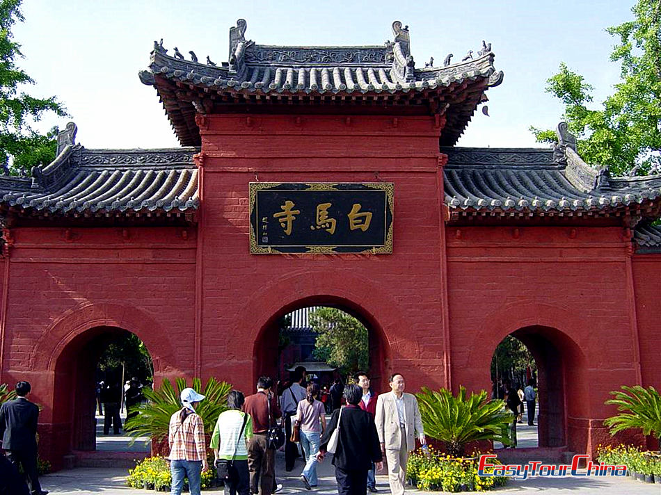 Walk throught the gate of White Horse Temple