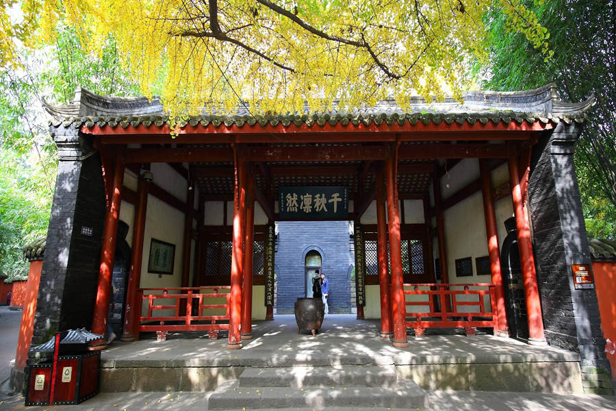 the couplets at Wuhou Temple