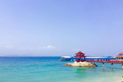 Sanya Wuzhizhou Island Lover Bridge