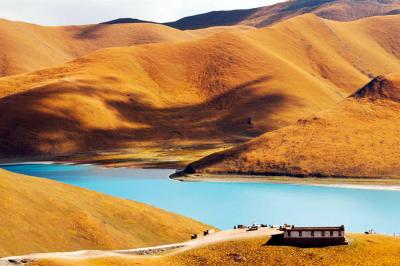 Tibet Yamdrok Yumtso Lake Scenery