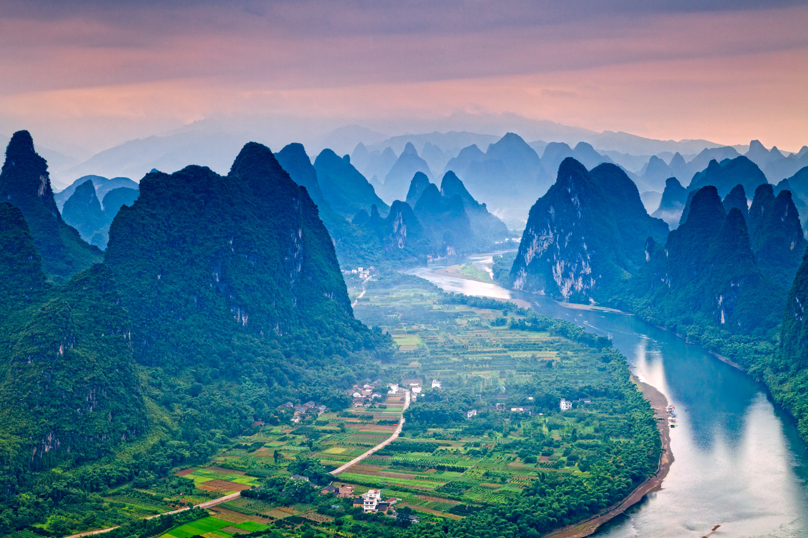 Li River Full View Photos, Li River Scenery Images, Li River Landscape ...