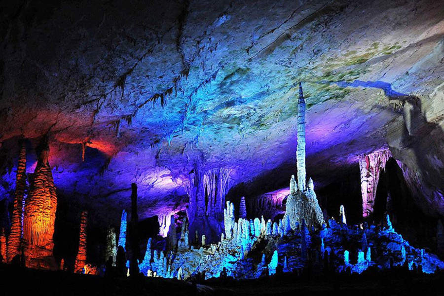 The Stone Columns of Yellow Dragon Cave