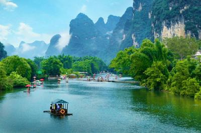 Yangshuo Yulong River bamboo rafting