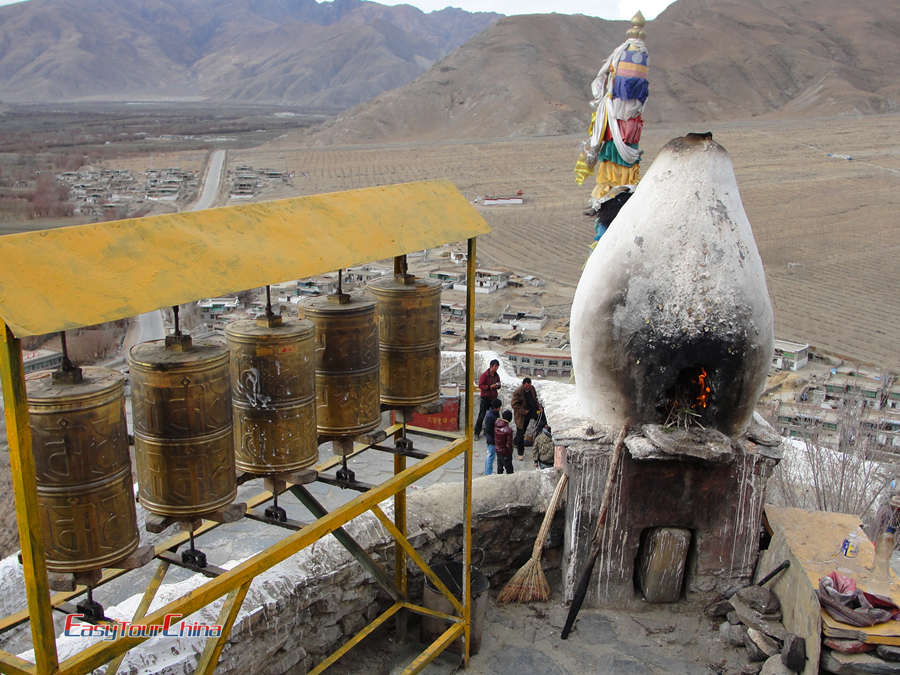 Yumbu Lhakhang