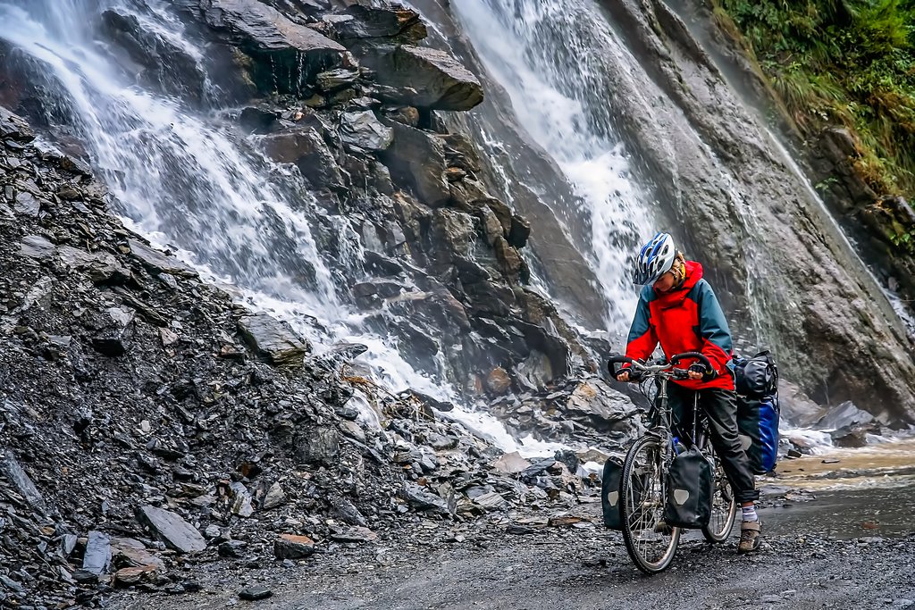 Cycle Tiger Leaping Gorge, Hike Tiger Leaping Gorge Highway