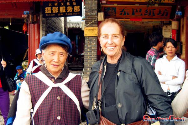 Meet local lady in Lijiang Old Town