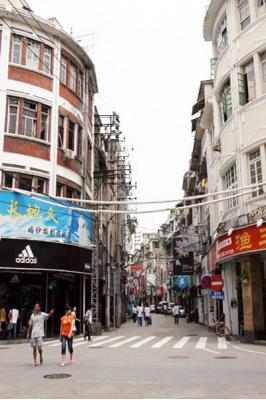 Zhongshan Road Pedestrian Street Crossroad
