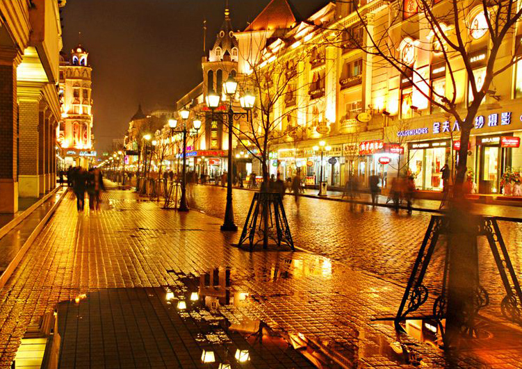 Zhongyang Pedestrian Street Glorious Night Scenery, Harbin Zhongyang Pedestrian Street Travel Photos, Images & Pictures of Zhongyang Pedestrian Street China - Easy Tour China